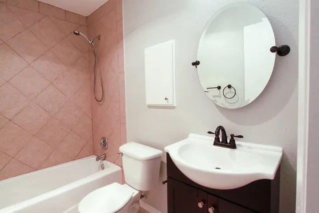 a house view with swimming pool