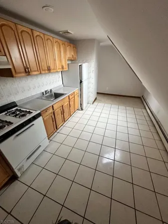 $2,000 | 136 Marshall Street, Elizabeth Port, NJ 07206