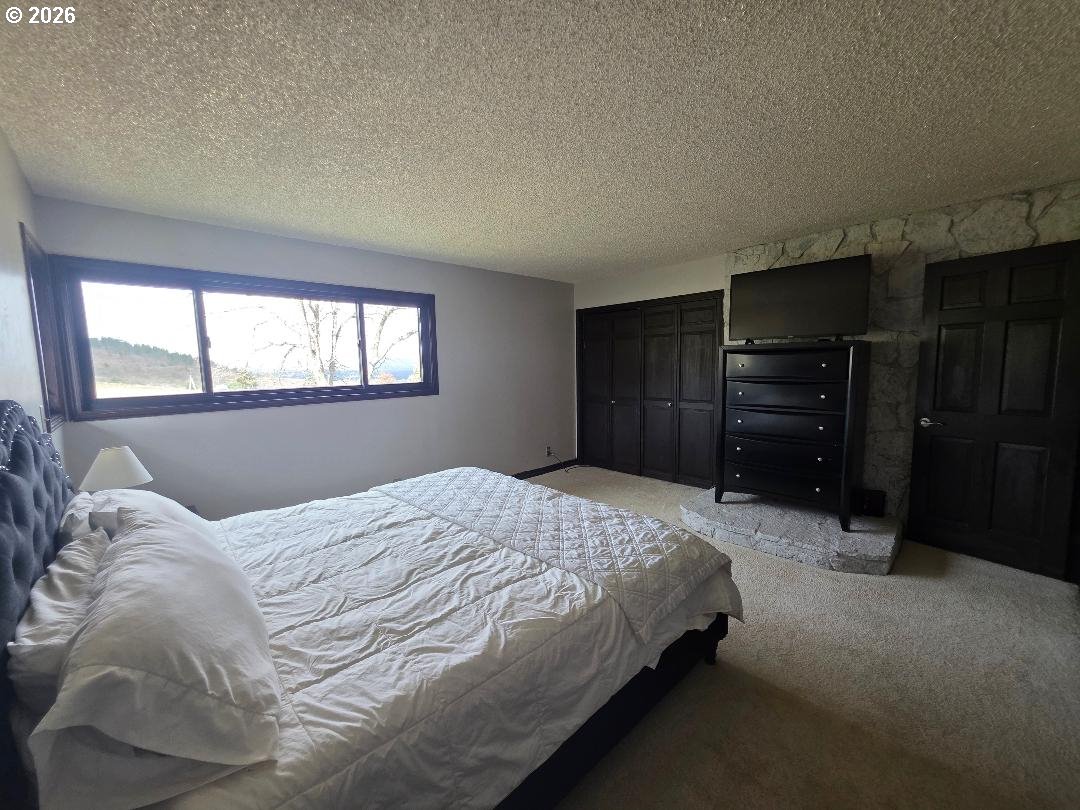 78902 Walters Road Maupin, OR 97037 - Photo 23 of 47 a bedroom with a bed and a closet
