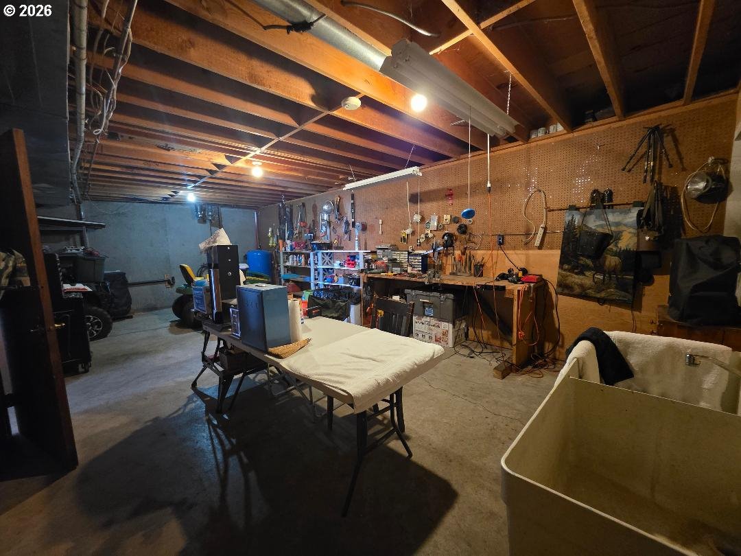 78902 Walters Road Maupin, OR 97037 - Photo 45 of 47 a view of a room with gym equipment