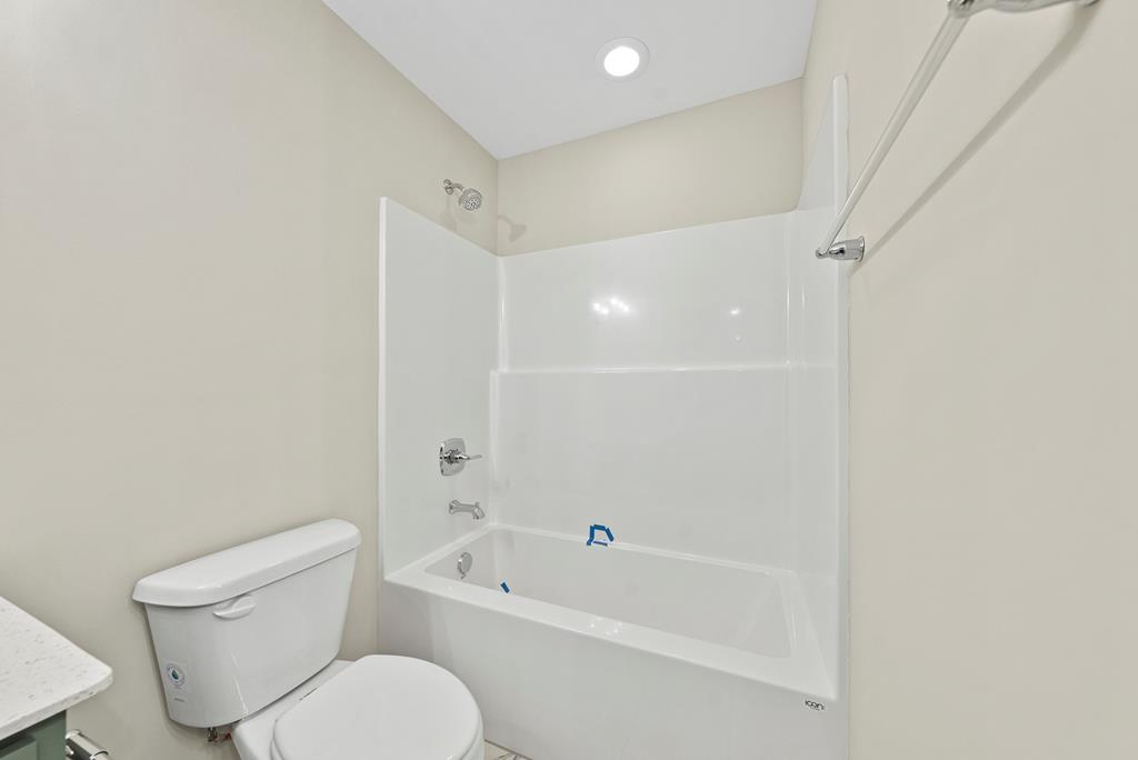 635 Bohannon Road Grantville, GA 30220 - Photo 34 of 43 a bathroom with a toilet and a bathtub