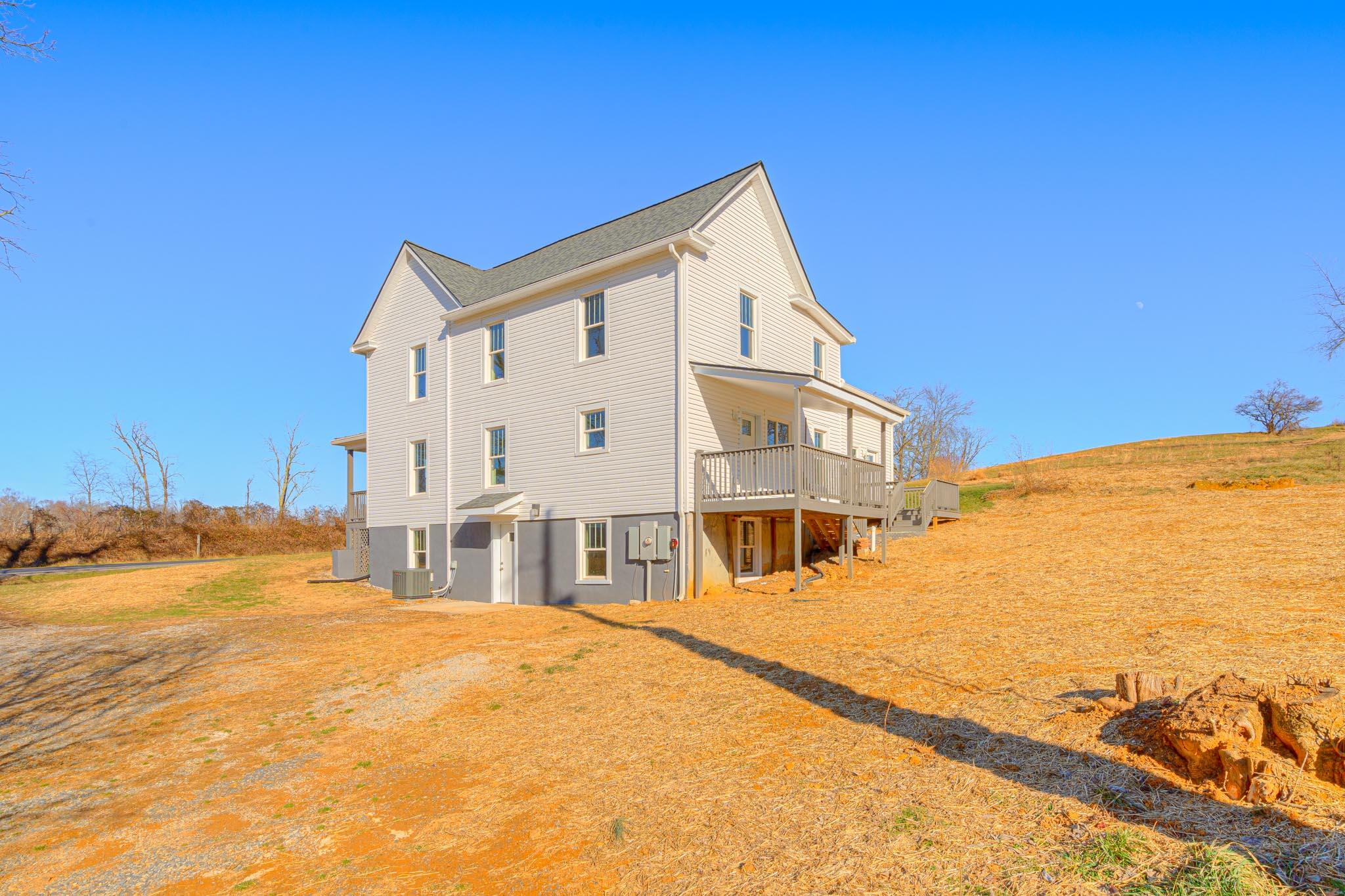 4231 Robinson Tract Road Pulaski, VA 24301 - Photo 6 of 59 4231_RobinsonTractRd_Web-4