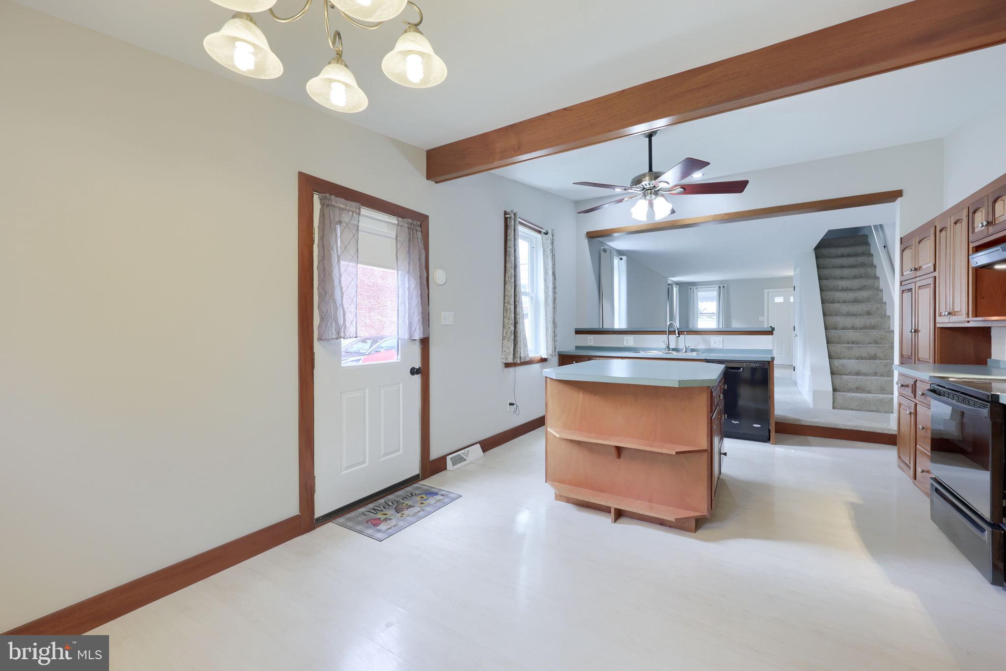 910 Grofftown Road Lancaster, PA 17602 - Photo 5 of 36