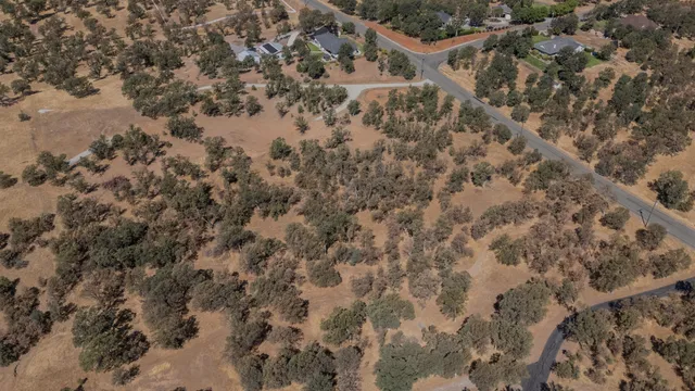 a view of a yard with green space