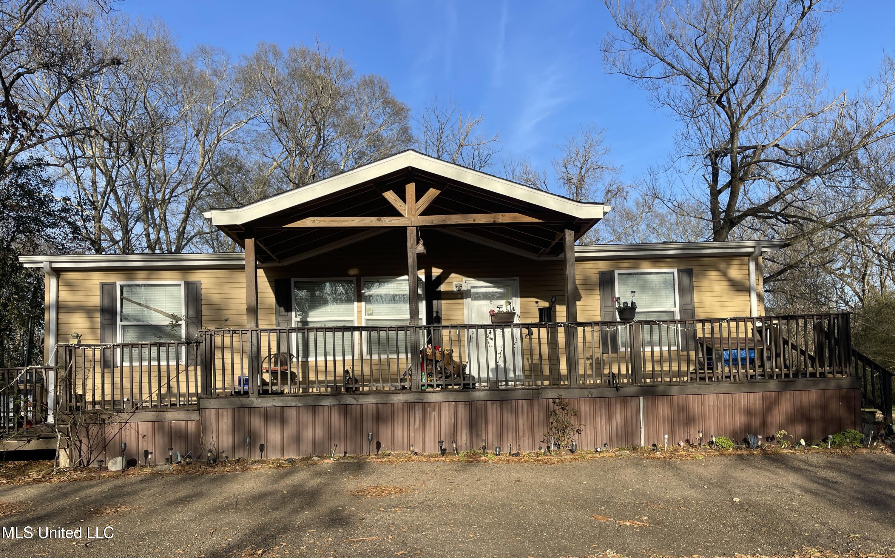 106 East Street Edwards, MS 39066 - Photo 1 of 19 IMG_6979