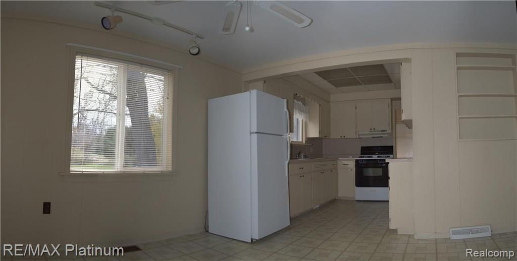 2885 West Marr Road Howell, MI 48855 - Photo 12 of 36