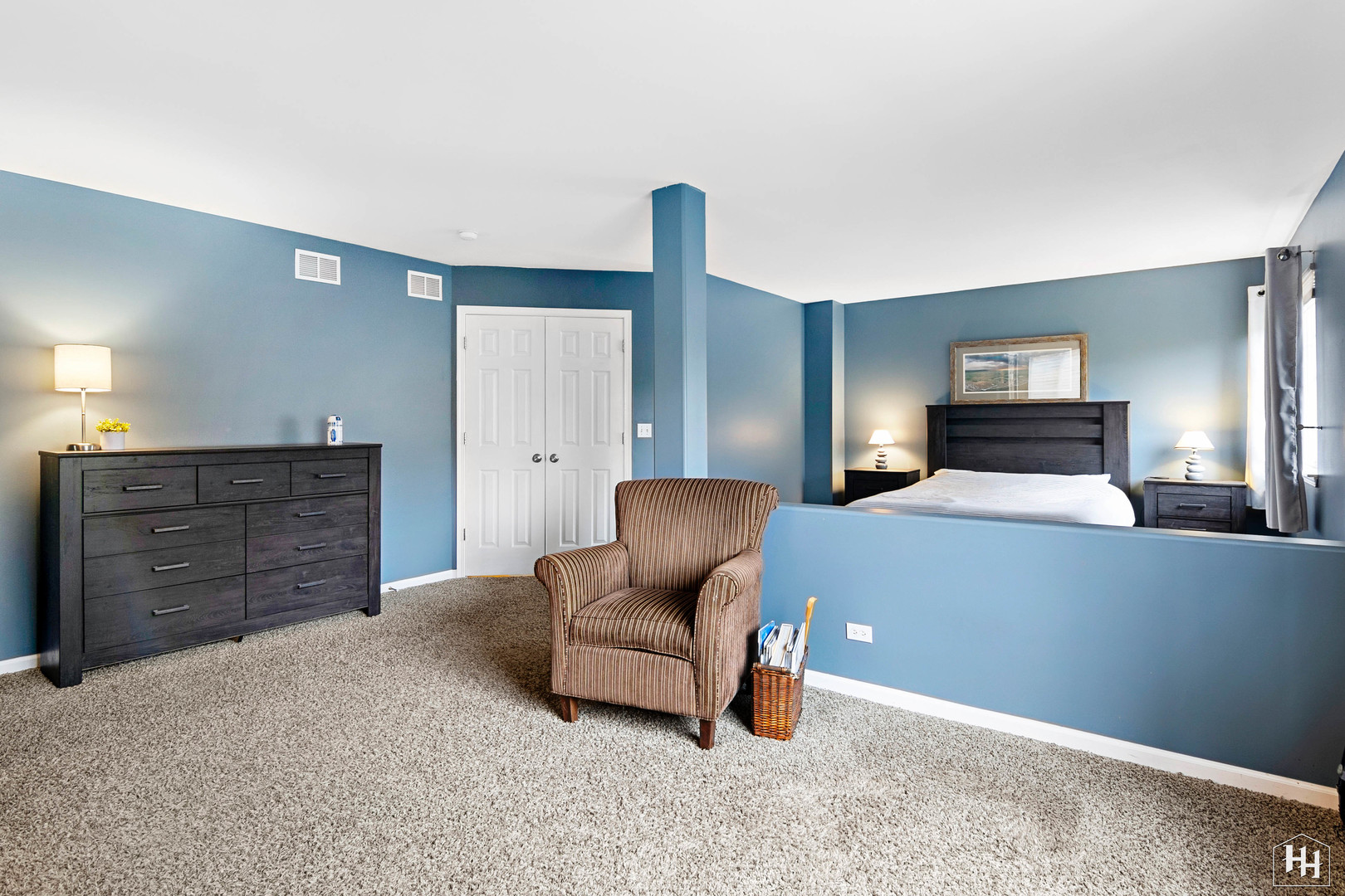 1389 Collins Drive Cary, IL 60013 - Photo 19 of 39 a living room with furniture