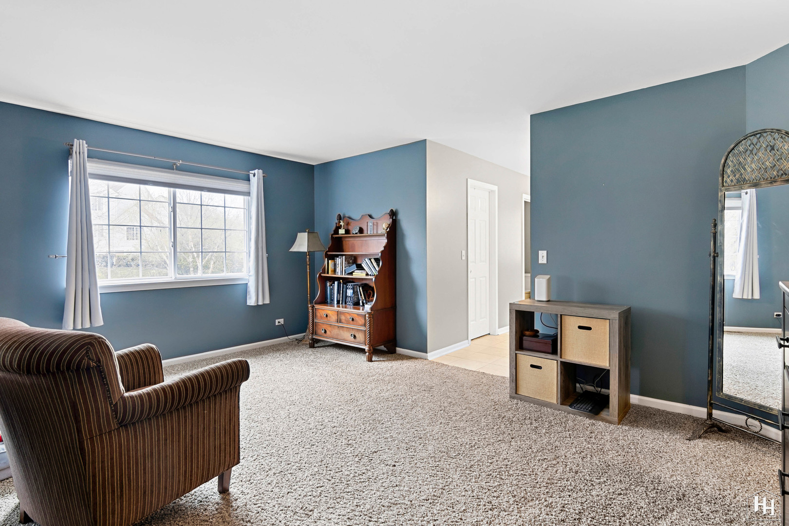 1389 Collins Drive Cary, IL 60013 - Photo 22 of 39 a living room with furniture and a window