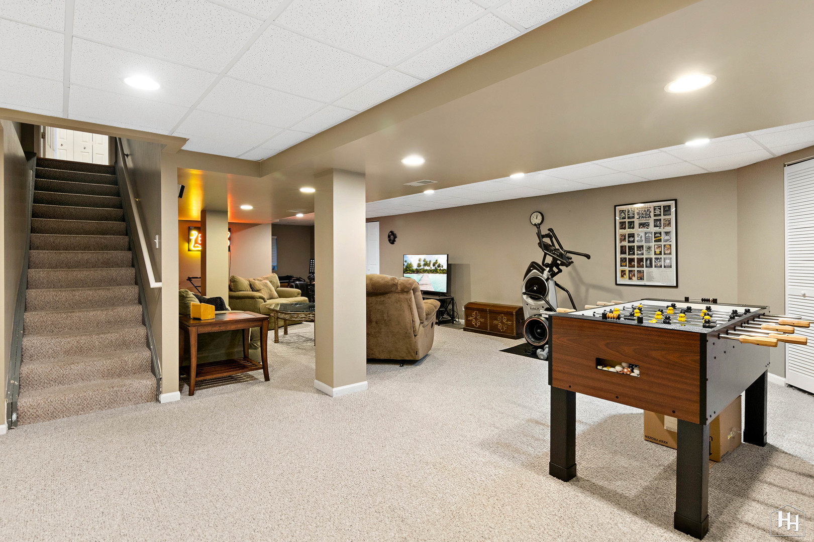 1389 Collins Drive Cary, IL 60013 - Photo 28 of 39 a living room with furniture