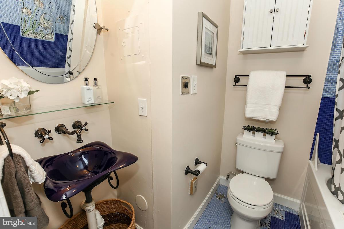 1831 California Street Northwest, Unit 21 Washington, DC 20009 - Photo 19 of 29 Bath