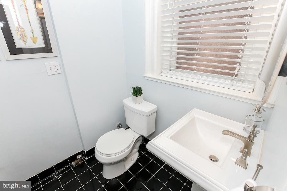 1831 California Street Northwest, Unit 21 Washington, DC 20009 - Photo 29 of 29 Bath (Master)