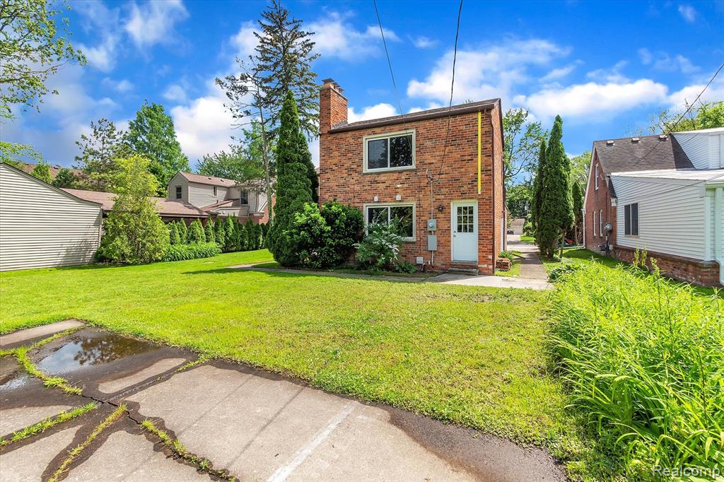 1058 Roslyn Road Grosse Pointe Woods, MI 48236 - Photo 40 of 43