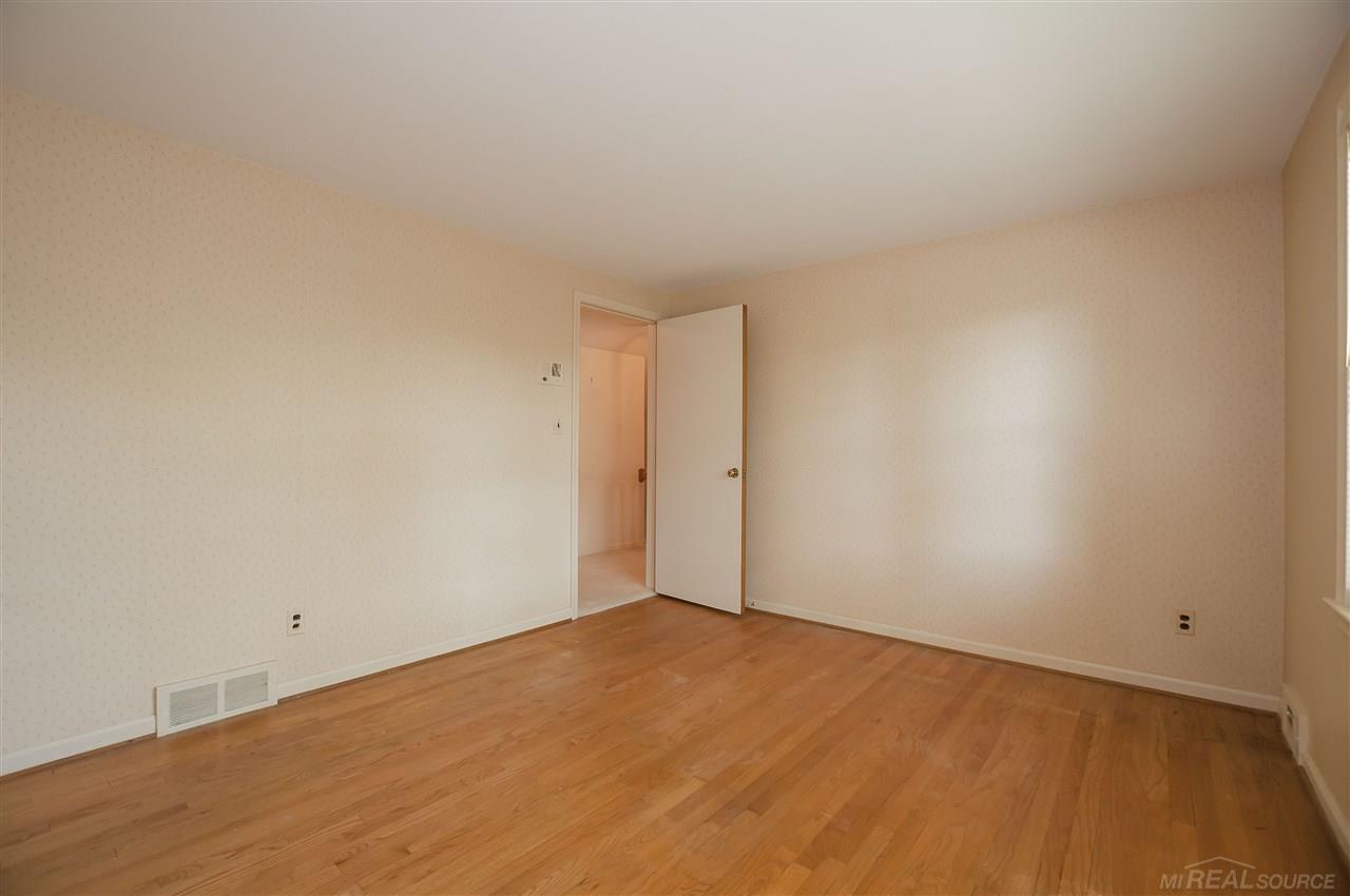 51 North Duval Road Grosse Pointe Shores, MI 48236 - Photo 28 of 36