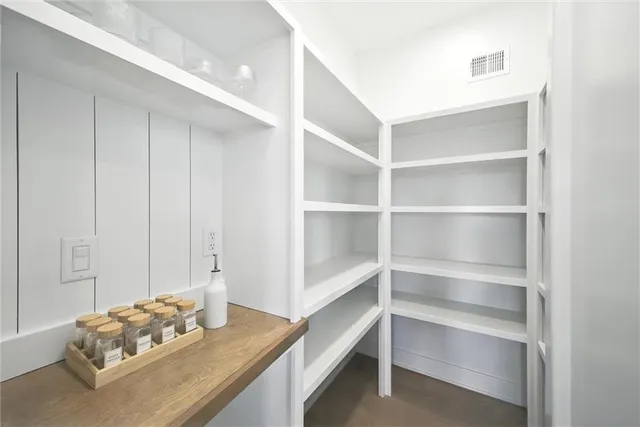 $762,900 | 1807 Halls Creek Avenue, Raymore, MO 64083