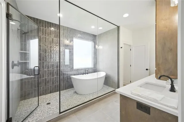 $762,900 | 1807 Halls Creek Avenue, Raymore, MO 64083