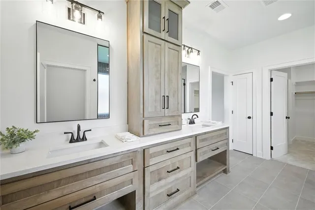 $762,900 | 1807 Halls Creek Avenue, Raymore, MO 64083