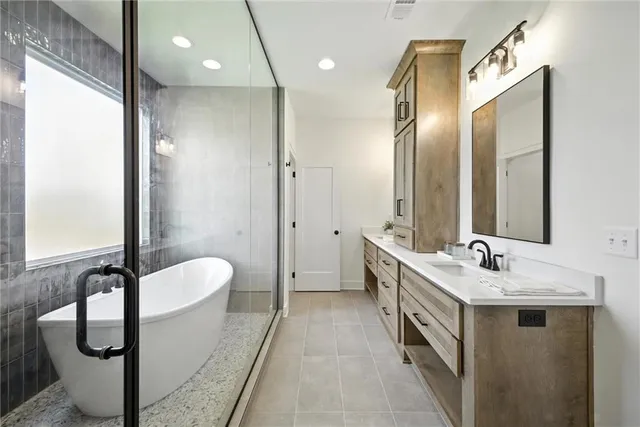 $762,900 | 1807 Halls Creek Avenue, Raymore, MO 64083