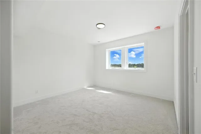 $762,900 | 1807 Halls Creek Avenue, Raymore, MO 64083