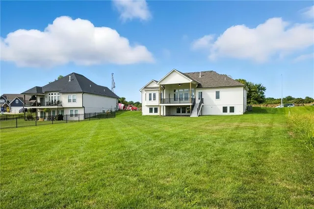 $762,900 | 1807 Halls Creek Avenue, Raymore, MO 64083