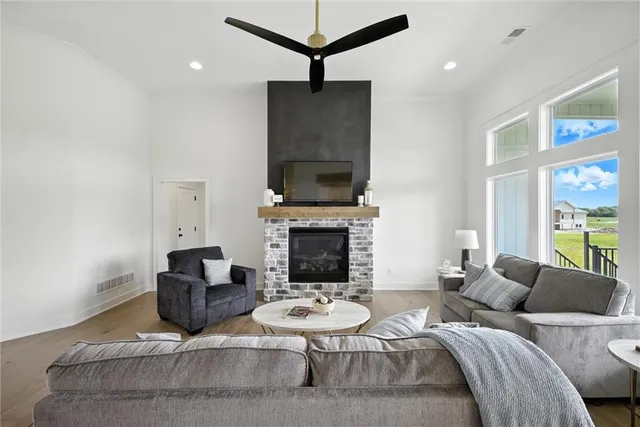 $762,900 | 1807 Halls Creek Avenue, Raymore, MO 64083