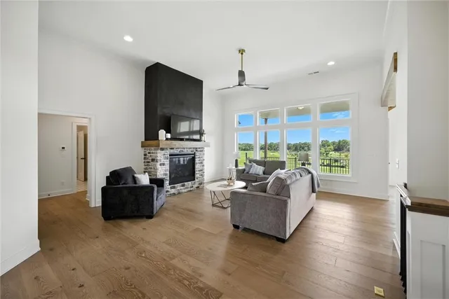 $762,900 | 1807 Halls Creek Avenue, Raymore, MO 64083