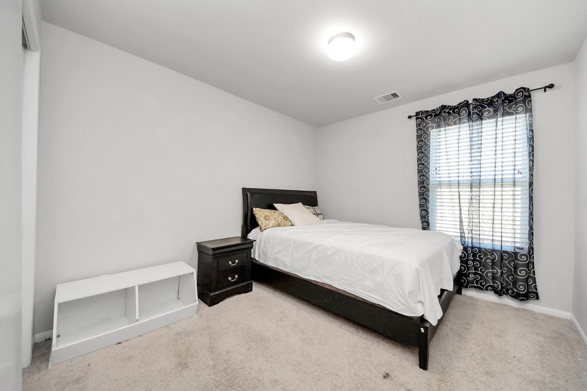 2643 Ridgeback Drive Rosenberg, TX 77471 - Photo 34 of 46 Secondary bedroom with bright window and spacious layout.