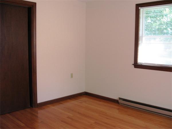 36 Bennington Street Springfield, MA 01108 - Photo 5 of 8