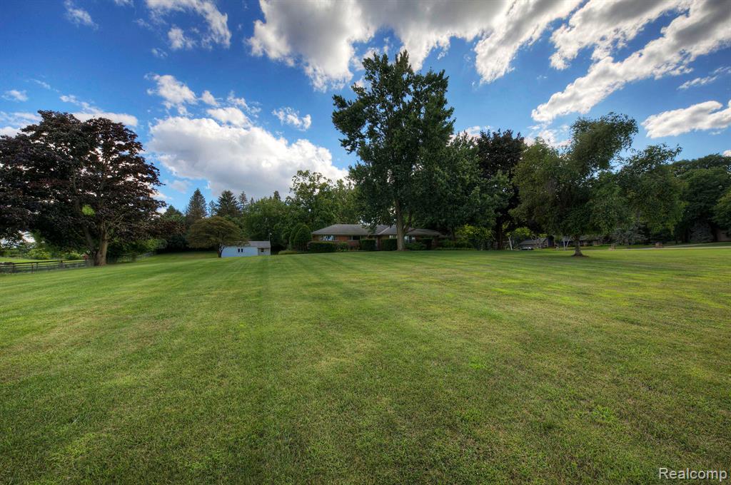 48707 Eight Mile Road Northville, MI 48167 - Photo 46 of 54