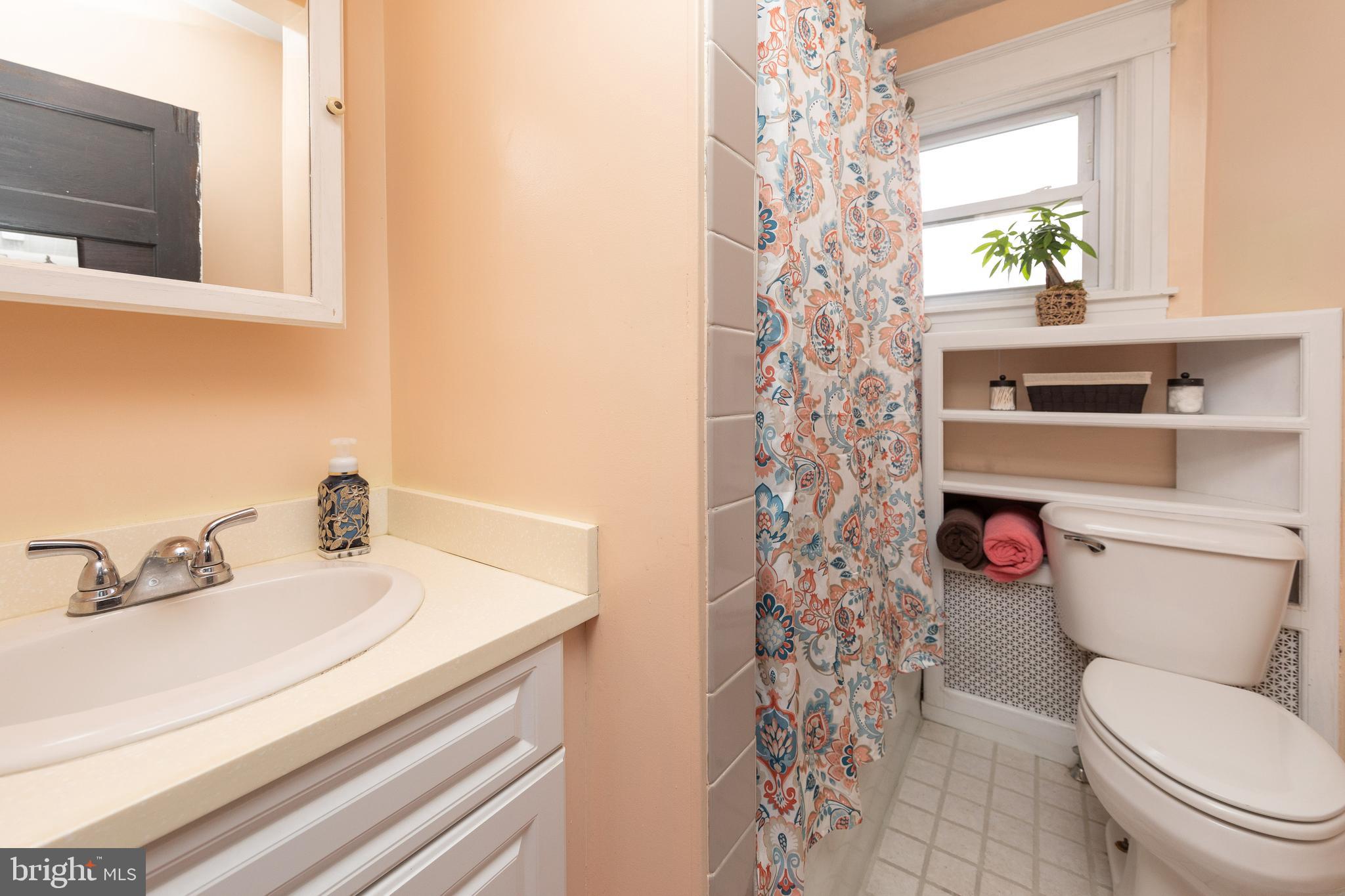 634 Crestview Road Philadelphia, PA 19128 - Photo 18 of 31 Bathroom