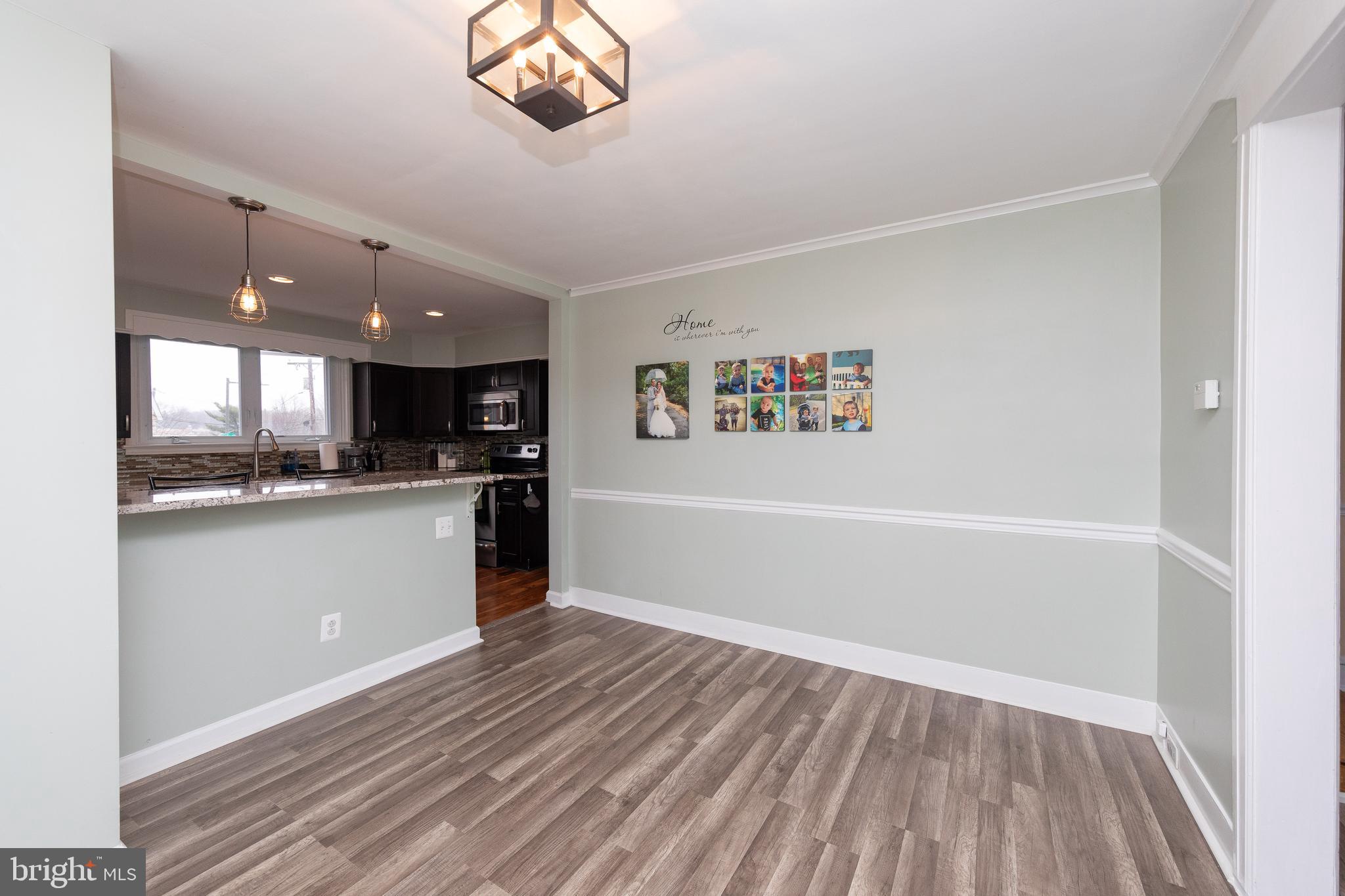 634 Crestview Road Philadelphia, PA 19128 - Photo 9 of 31 Dining Room