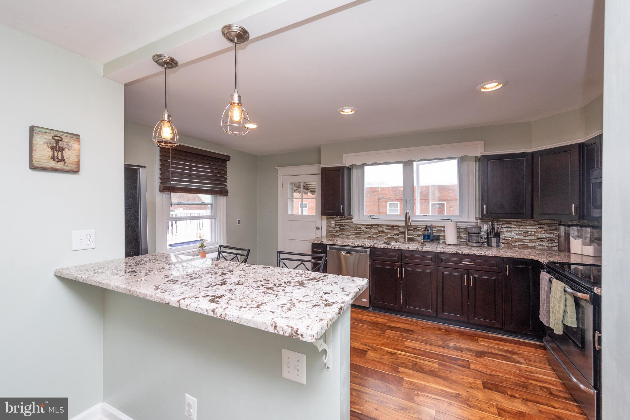 634 Crestview Road Philadelphia, PA 19128 - Photo 10 of 31 Kitchen