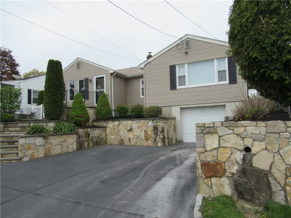 $2,950 | 189 Curry Road, Cranston, RI 02920