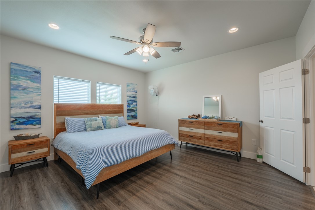109 Copano Cove Road Rockport, TX 78382 - Photo 12 of 32