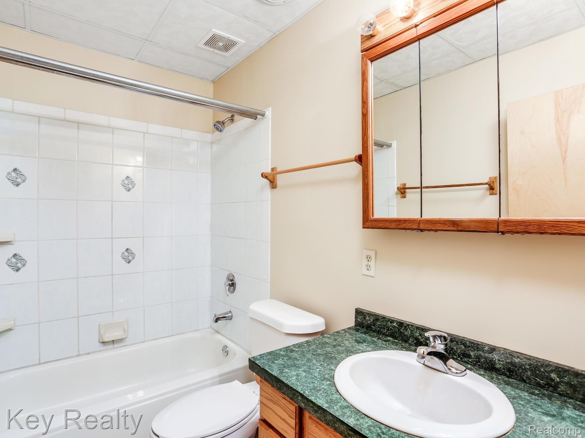 4048 Morrish Road Swartz Creek, MI 48473 - Photo 33 of 40 Lower level full bathroom
