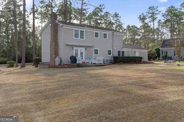 a view of a house with a backyard