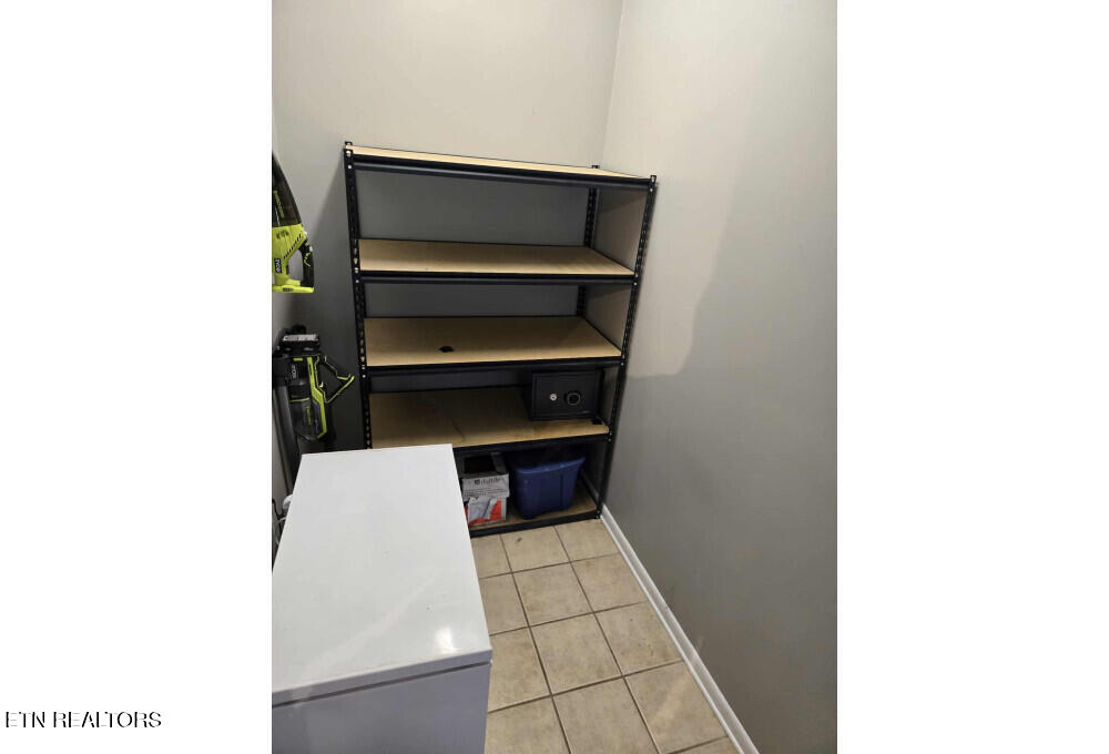 103 Neville Lane Oak Ridge, TN 37830 - Photo 14 of 46 image-14 - Mudroom_Laundry1756754897