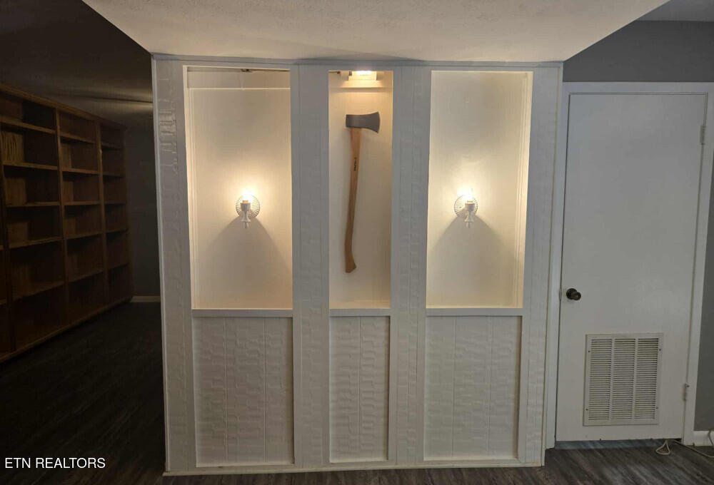 103 Neville Lane Oak Ridge, TN 37830 - Photo 28 of 46 image-28 - Downstairs Entry Wall17567549