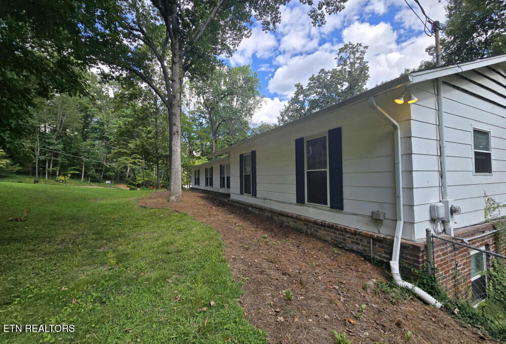 103 Neville Lane Oak Ridge, TN 37830 - Photo 4 of 46 image-4 - Front1756754897