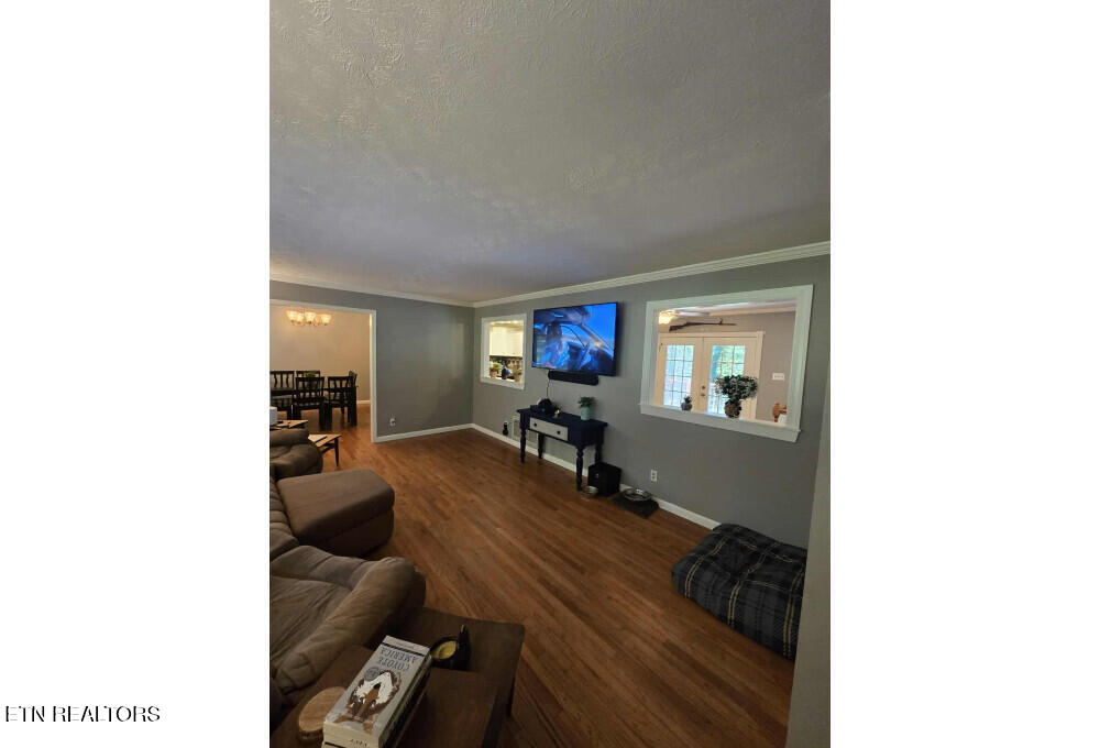 103 Neville Lane Oak Ridge, TN 37830 - Photo 6 of 46 image-6 - Living Room1756754896