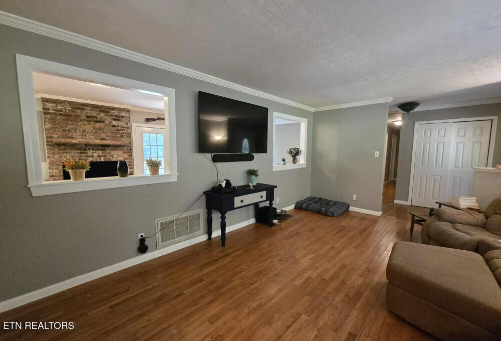 103 Neville Lane Oak Ridge, TN 37830 - Photo 7 of 46 image-7 - Living Room1756754896