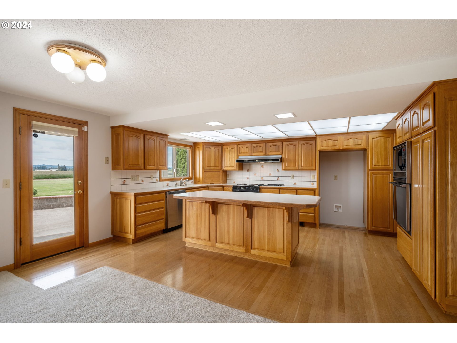 33460 Northwest Bagley Road Hillsboro, OR 97124 - Photo 8 of 30 Kitchen