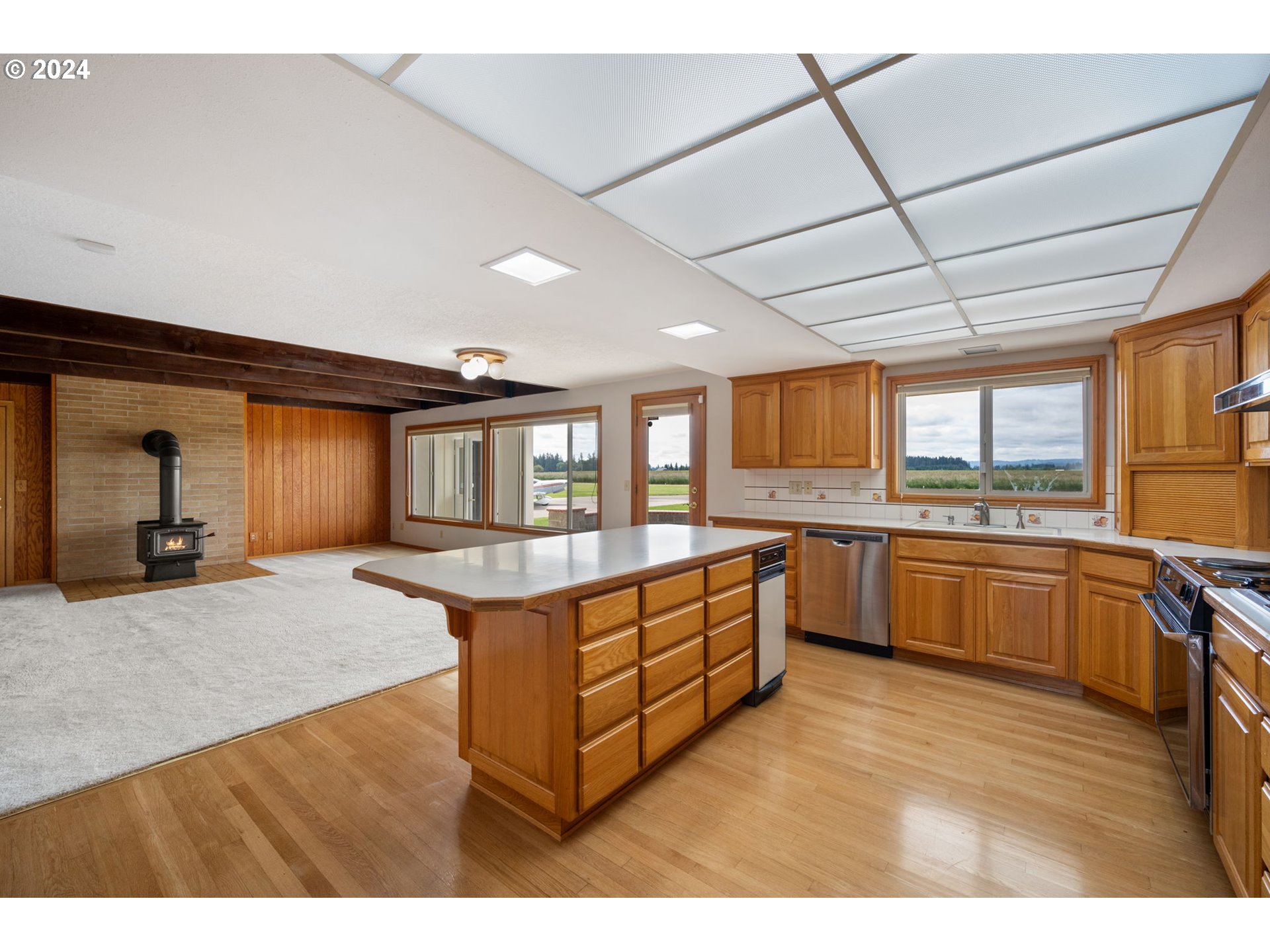 33460 Northwest Bagley Road Hillsboro, OR 97124 - Photo 10 of 30 Kitchen/Family Room