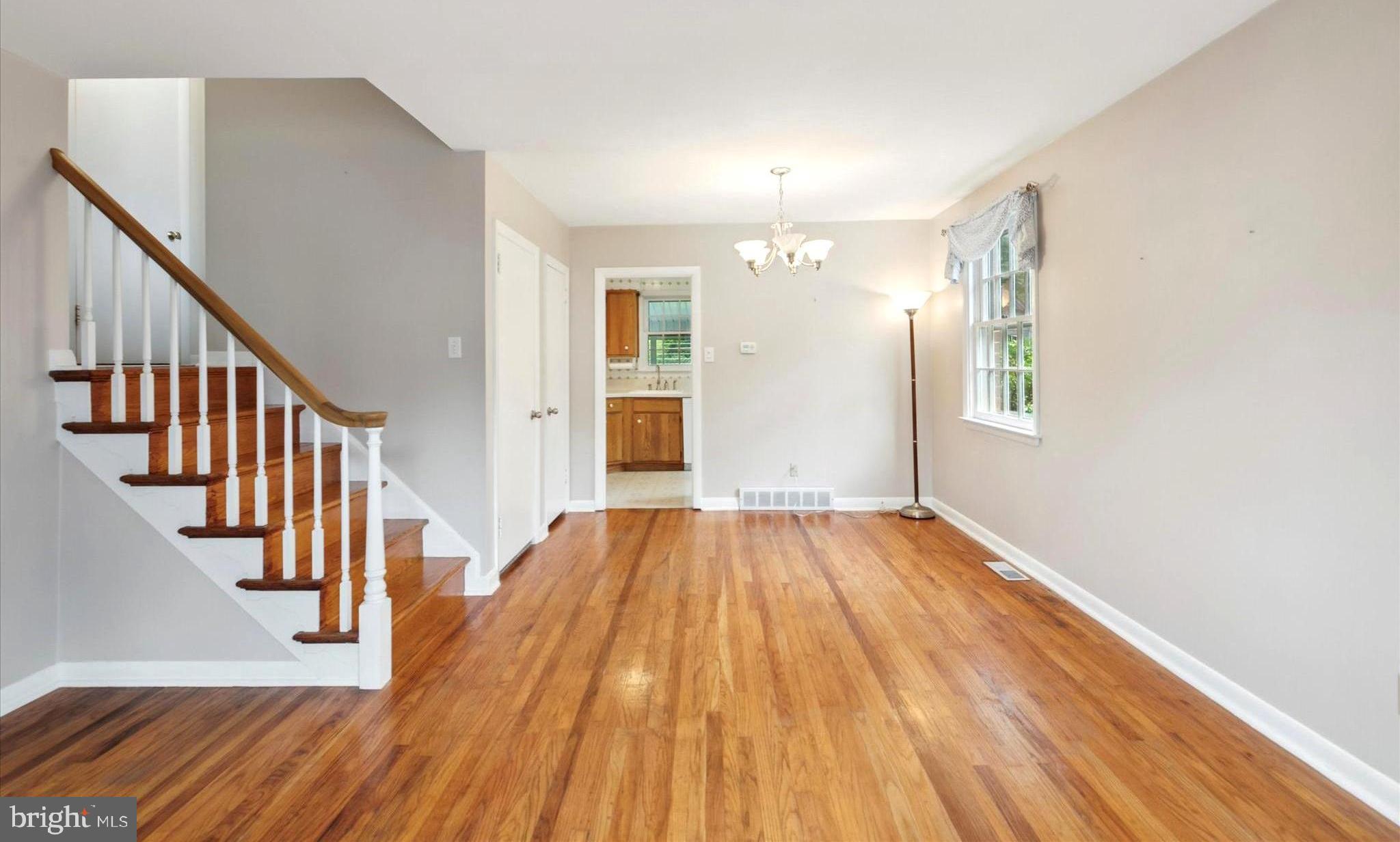 8421 Chippewa Road Philadelphia, PA 19128 - Photo 3 of 30