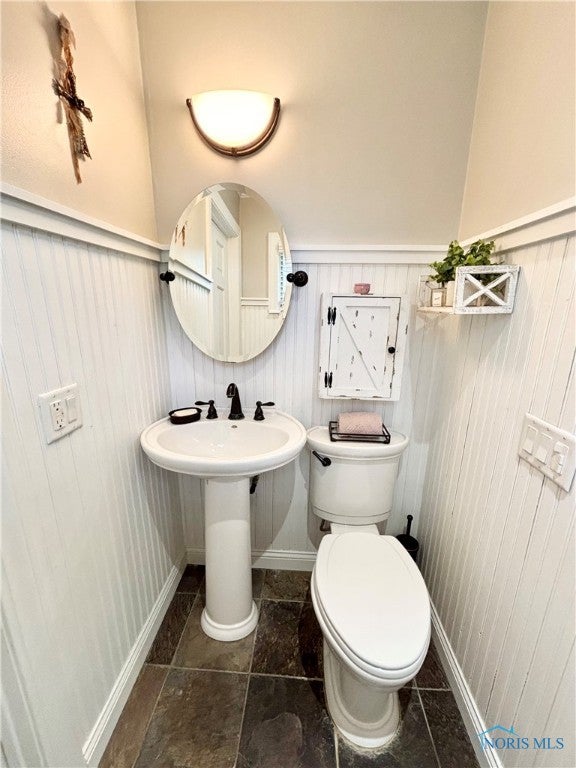 162 North Wynn Road Oregon, OH 43616 - Photo 31 of 50 Primary bathroom.