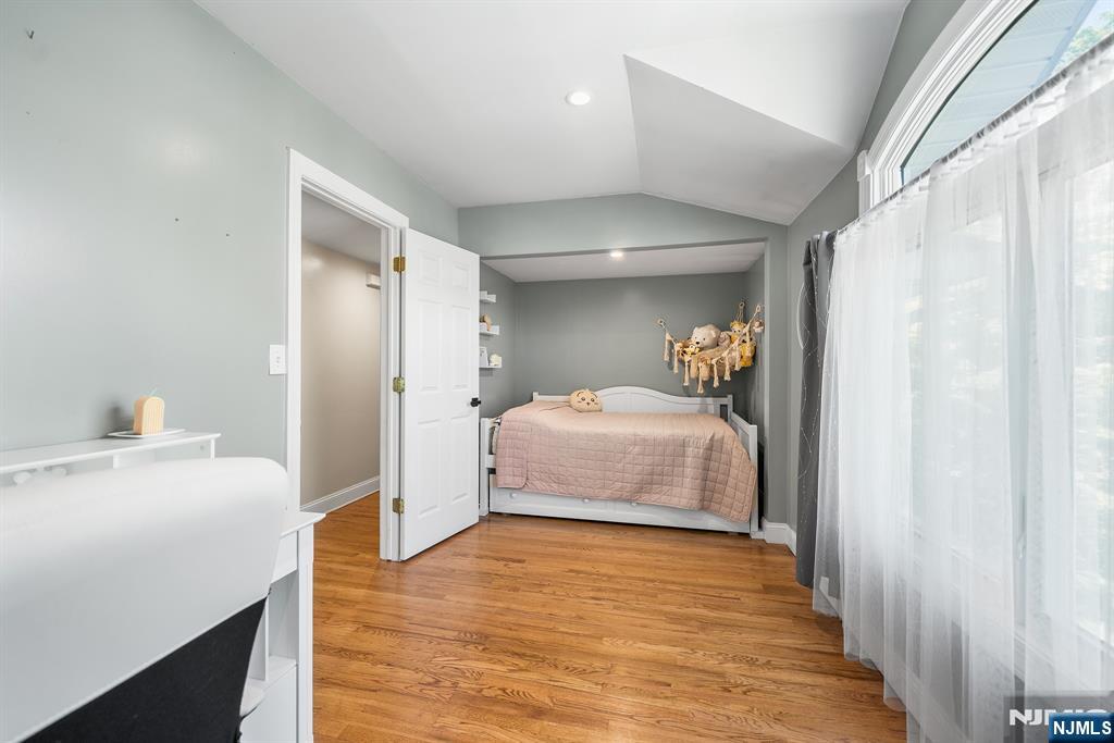 124 Crain Road Paramus, NJ 07652 - Photo 32 of 48