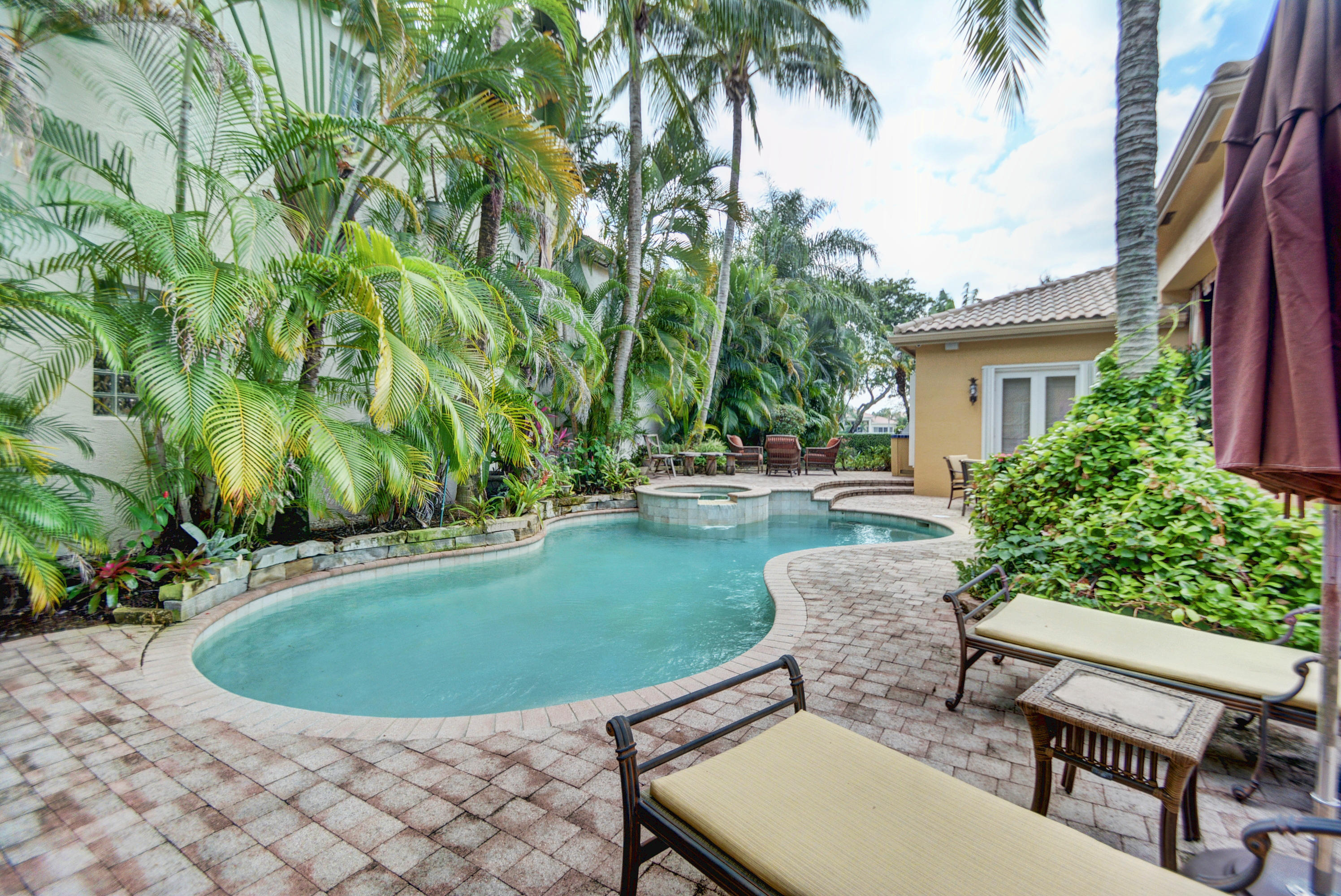 6477 Enclave Way Boca Raton, FL 33496 - Photo 4 of 27 Courtyard - 1