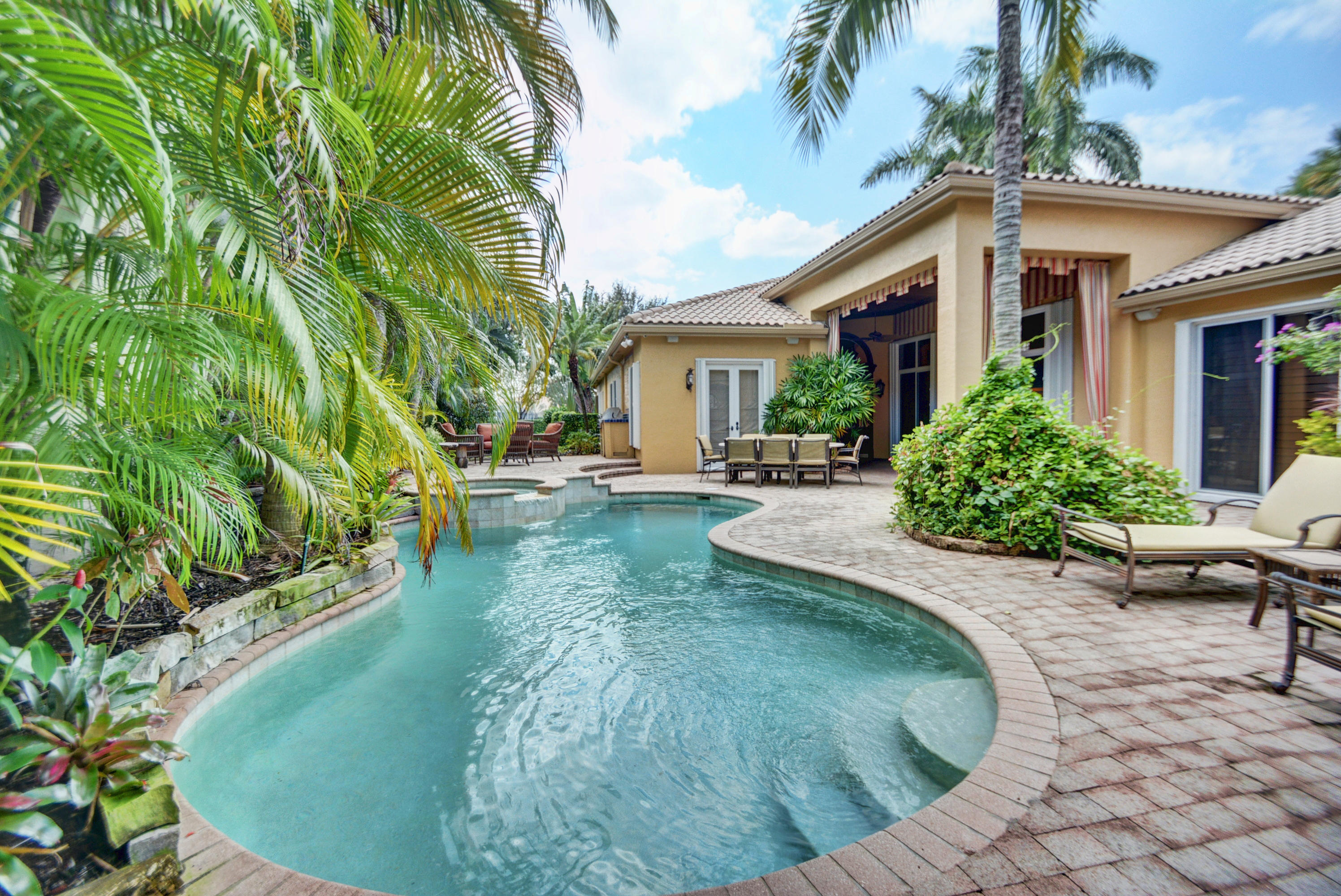 6477 Enclave Way Boca Raton, FL 33496 - Photo 6 of 27 Courtyard - 2