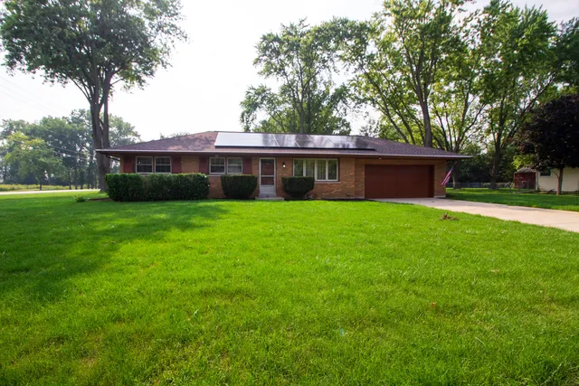 $2,395 | 1850 Connie Court, Aurora, IL 60505