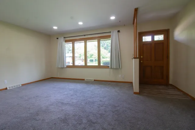 $2,395 | 1850 Connie Court, Aurora, IL 60505