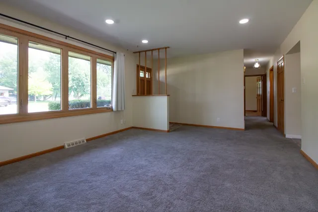 $2,395 | 1850 Connie Court, Aurora, IL 60505